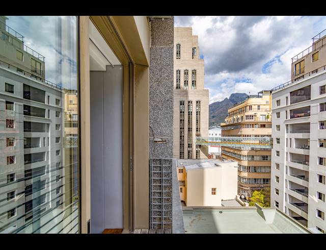 1 BEDROOM APARTMENT FOR SALE IN CAPE TOWN CITY CENTRE
